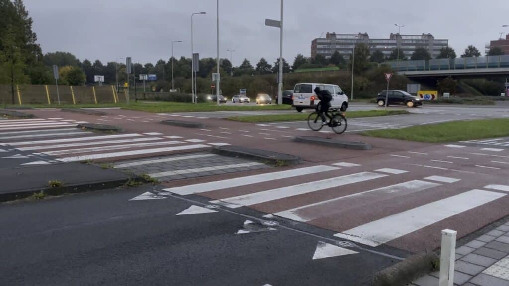 Discover how LiDAR and adaptive signalization improved vulnerable road user safety at a smart intersection in Papendrecht.