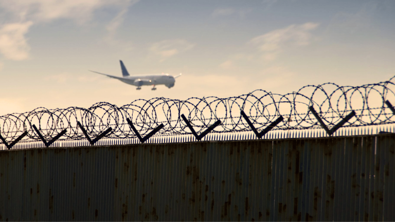 Prevent airport security breaches with LiDAR and AMORPH.senses. Discover how advanced threat detection and rapid response can enhance airport safety and efficiency.